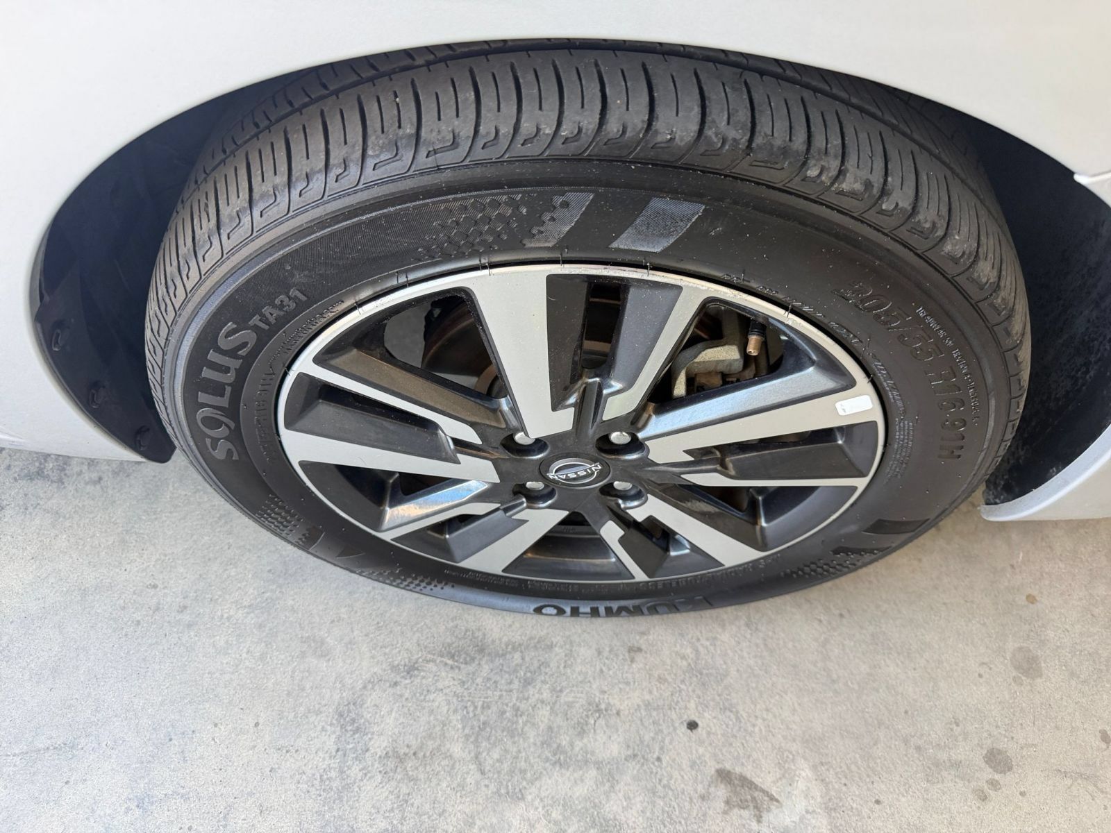 Used 2025 Nissan Versa SV FWD image 29