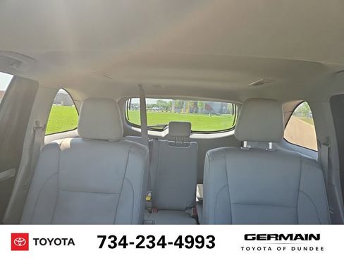 Used 2017 Toyota Highlander XLE w/ Carpet Mat Package AWD/4WD image 14