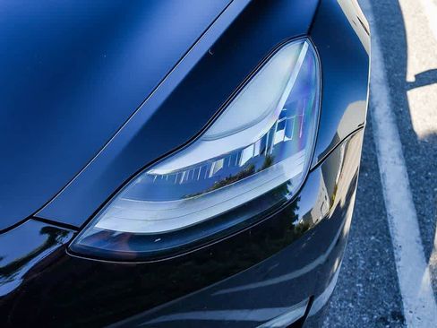 Used 2019 Tesla Model 3 Standard Range image 8