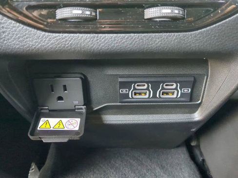 Certified 2023 Jeep Grand Cherokee Overland w/ Luxury Tech Group IV image 17