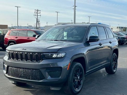 New 2025 Jeep Grand Cherokee Altitude image 2