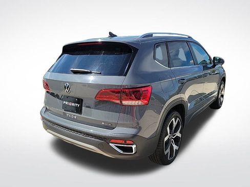 Used 2022 Volkswagen Taos SEL w/ Panoramic Sunroof Package image 5