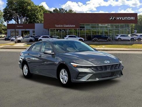 New 2026 Hyundai Elantra SE image 11