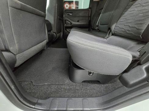 Used 2022 Nissan Frontier SV RWD image 14