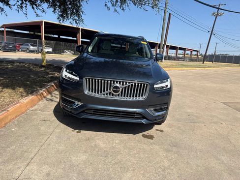 Used 2025 Volvo XC90 B5 Core w/ Protection Package Premier AWD/4WD image 2