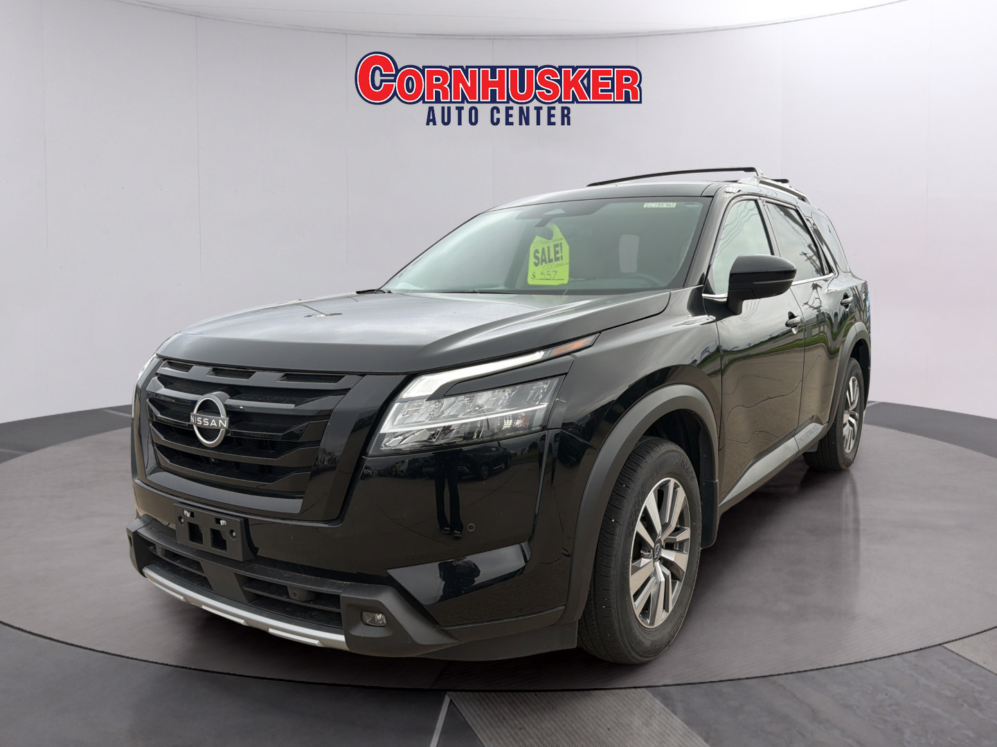 Used 2023 Nissan Pathfinder SL w/ Black Appearance Package AWD/4WD image 3