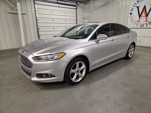 Used 2013 Ford Fusion SE FWD image 2