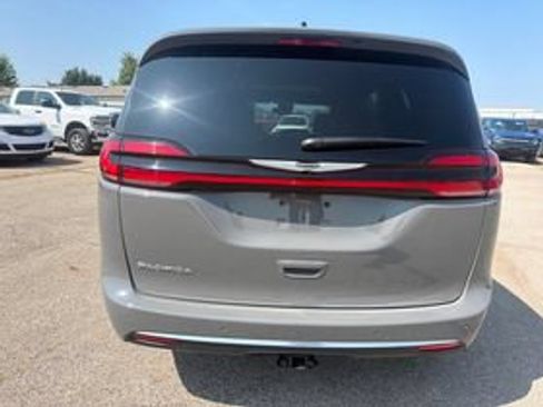 Certified 2024 Chrysler Pacifica Pinnacle w/ Trailer Tow Group FWD image 5