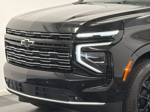 Used 2025 Chevrolet Suburban High Country AWD/4WD image 2