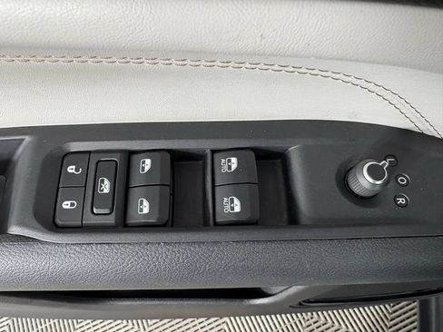Used 2025 Jeep Compass Limited AWD/4WD image 17