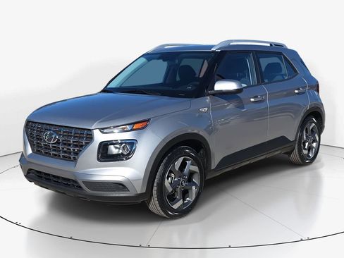 Used 2024 Hyundai Venue SEL image 10