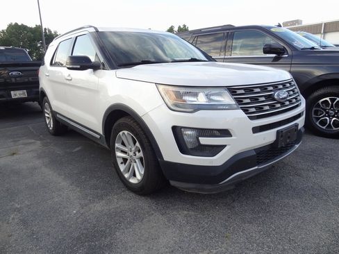Used 2016 Ford Explorer XLT w/ Equipment Group 202A image 1