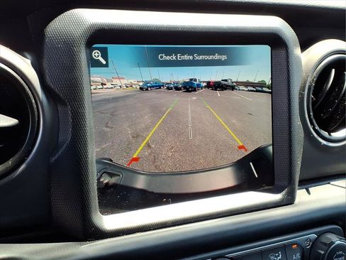 Used 2023 Jeep Gladiator Sport AWD/4WD image 4