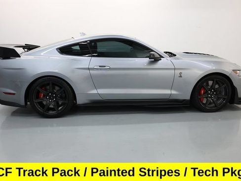 Used 2022 Ford Mustang Shelby GT500 w/ Carbon Fiber Track Pack RWD image 3