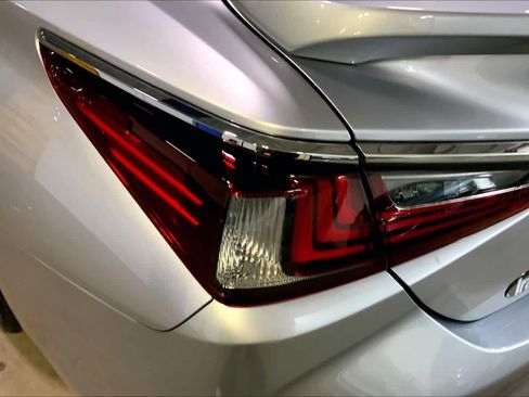 Used 2025 Lexus ES 350 w/ Premium Package image 28