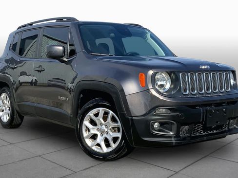 Used 2018 Jeep Renegade Latitude FWD image 2