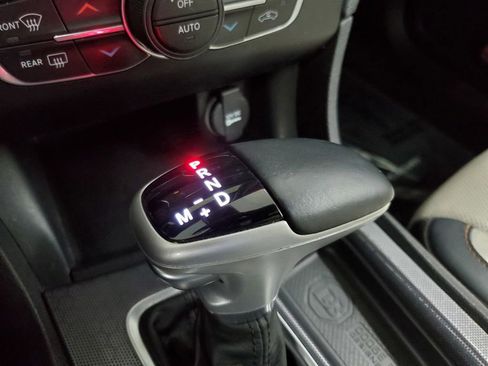 Used 2017 Dodge Charger SXT w/ AWD Premium Group image 17