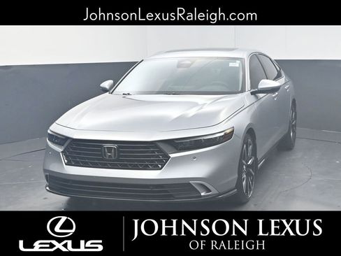 Used 2023 Honda Accord Touring image 5