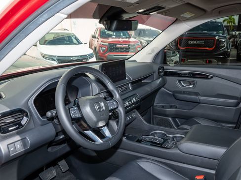 Certified 2025 Honda Pilot Touring image 16