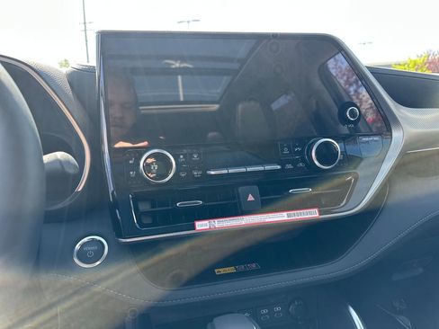 New 2026 Toyota Highlander Platinum AWD/4WD image 24