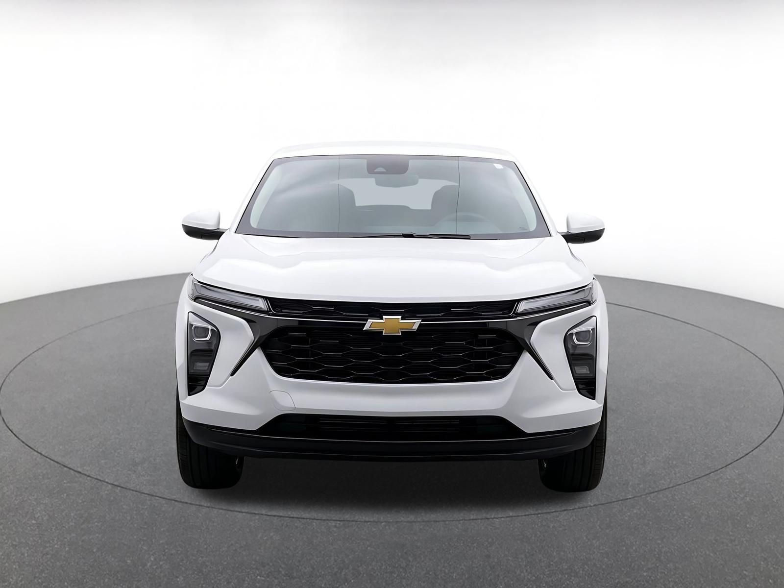 Used 2026 Chevrolet Blazer LT FWD image 2