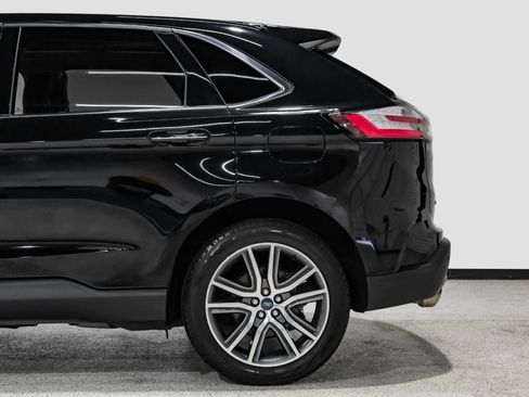 Used 2019 Ford Edge Titanium image 11