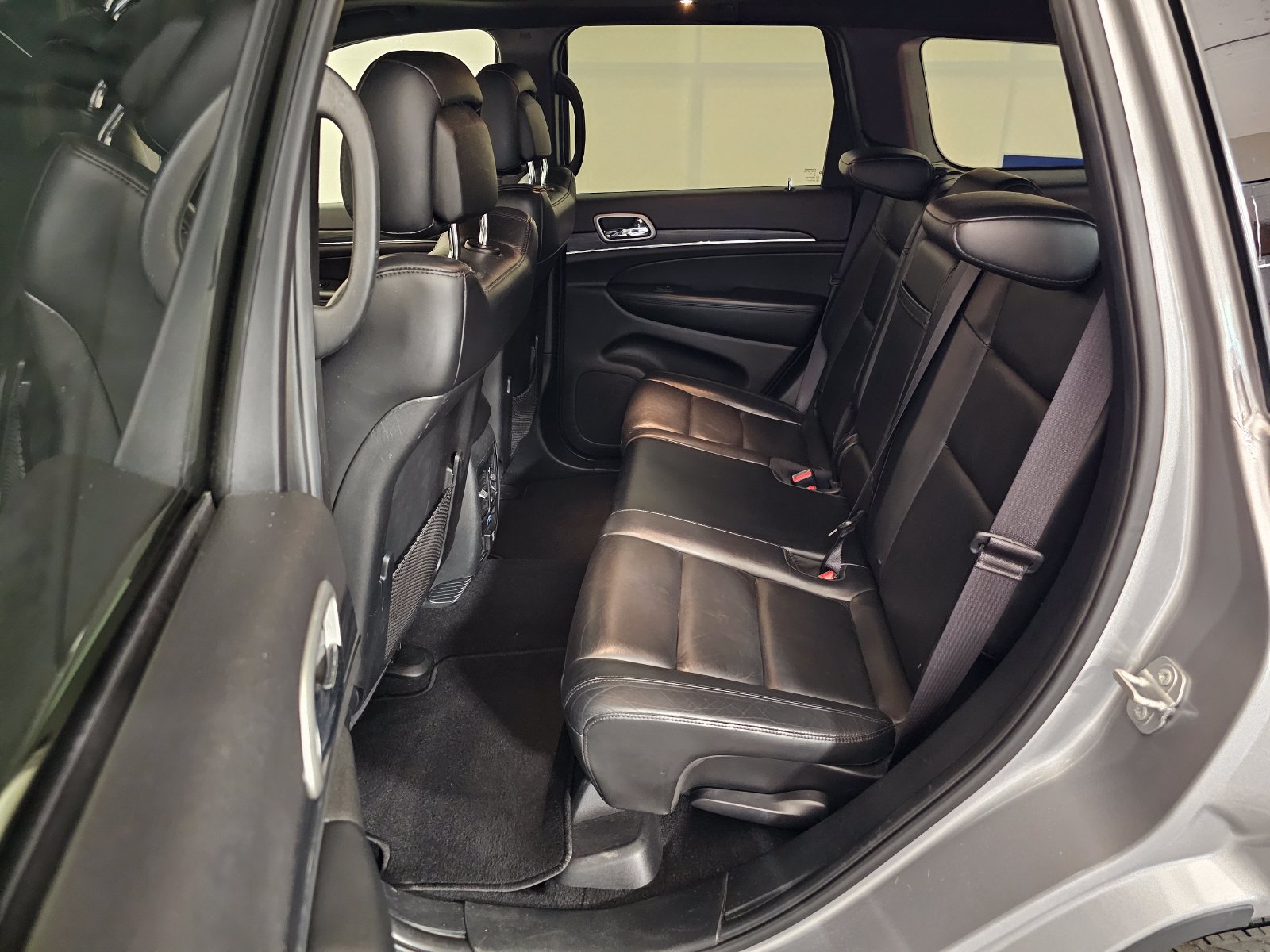 Used 2020 Jeep Grand Cherokee Limited AWD/4WD image 29