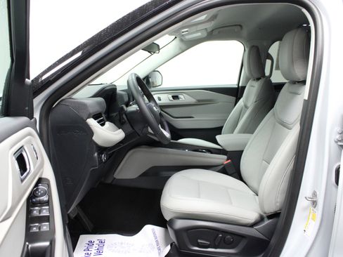 New 2026 Ford Explorer Active w/ Active Comfort Package image 12