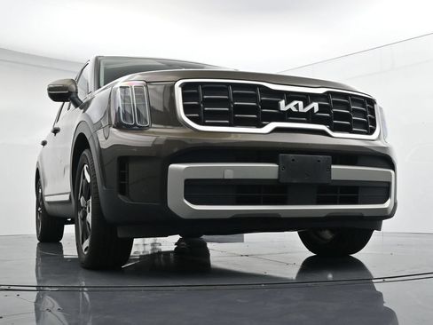 Used 2023 Kia Telluride S AWD/4WD image 18
