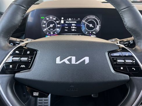 Used 2023 Kia Niro Wave image 25