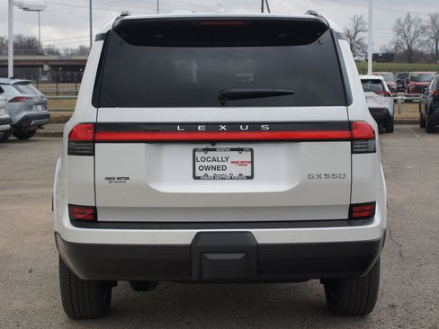 Used 2026 Lexus GX 550 w/ Cold Area Package image 3
