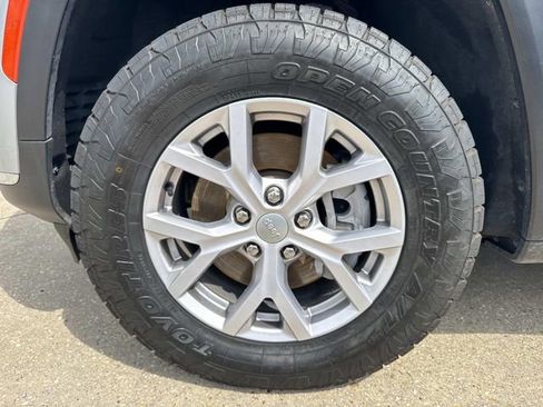 Used 2022 Jeep Grand Cherokee L Limited AWD/4WD image 9