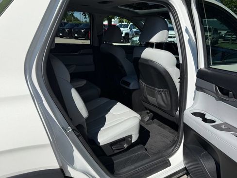 Used 2021 Hyundai Palisade SEL w/ Premium Package AWD/4WD image 15