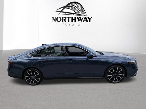 Used 2023 Honda Accord Touring image 2