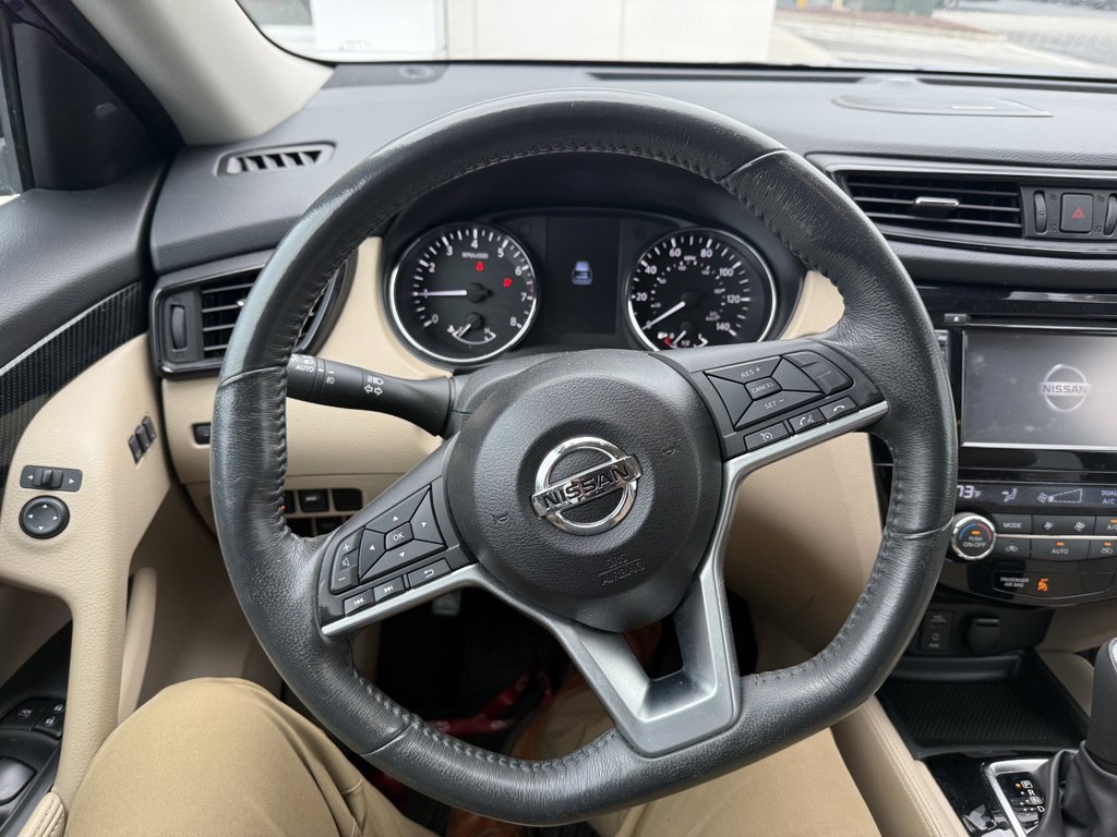 Used 2017 Nissan Rogue SL w/ SL Premium Package FWD image 10