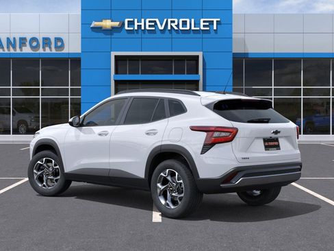 New 2026 Chevrolet Trax LT w/ LPO, Blackout Package FWD image 3