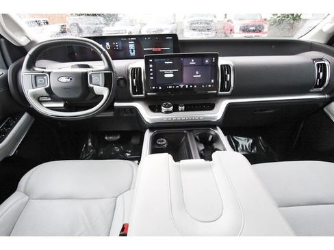 Certified 2025 Ford Expedition Platinum w/ Driver's Package AWD/4WD image 8