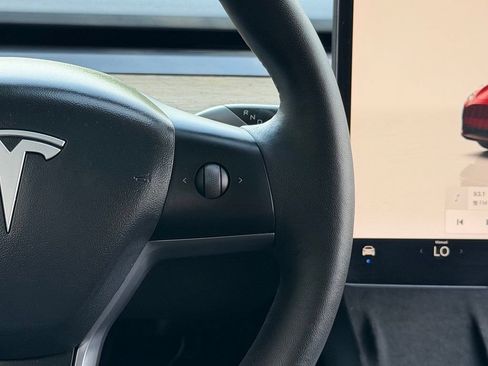 Used 2022 Tesla Model Y Long Range AWD/4WD image 45