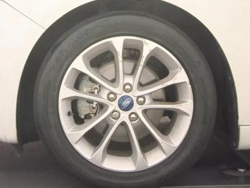 Used 2020 Ford Fusion SE FWD image 12