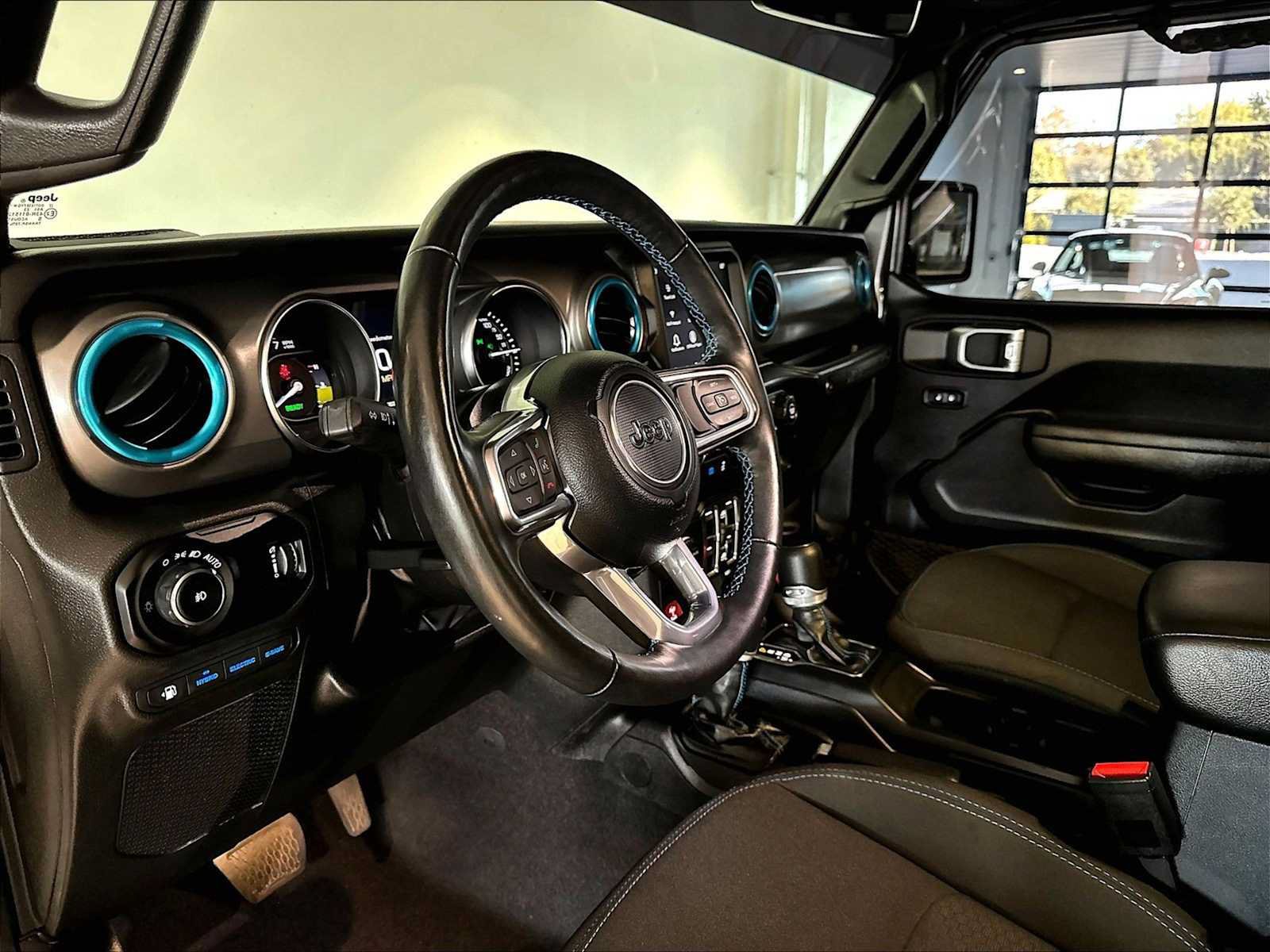 Used 2023 Jeep Wrangler Unlimited Rubicon 4xe w/ Cold Weather Group AWD/4WD image 7