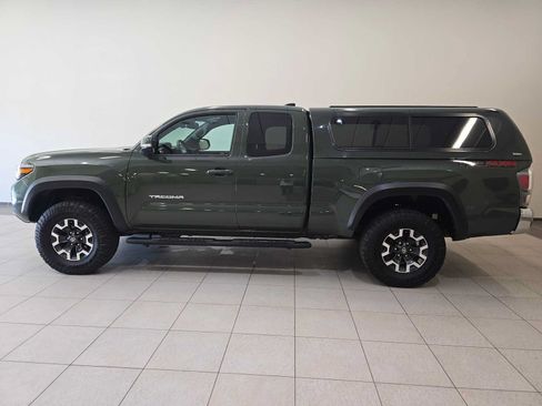 Certified 2022 Toyota Tacoma TRD Off-Road w/ TRD Premium Off Road Package AWD/4WD image 3