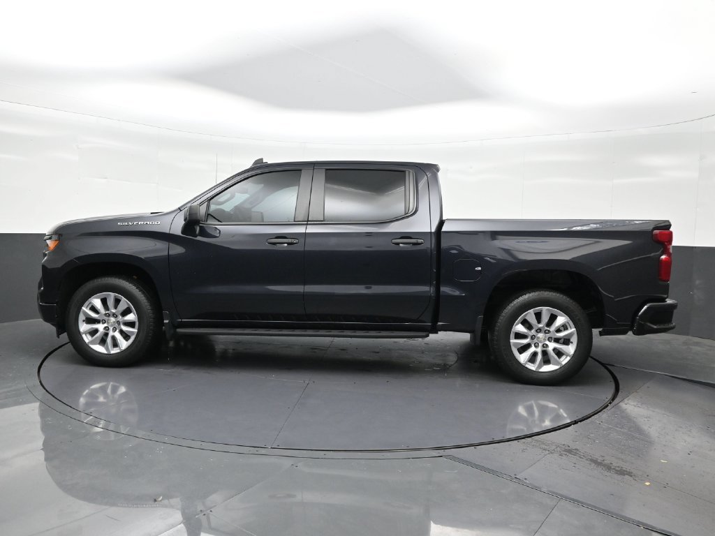 Used 2022 Chevrolet Silverado 1500 Custom RWD image 2
