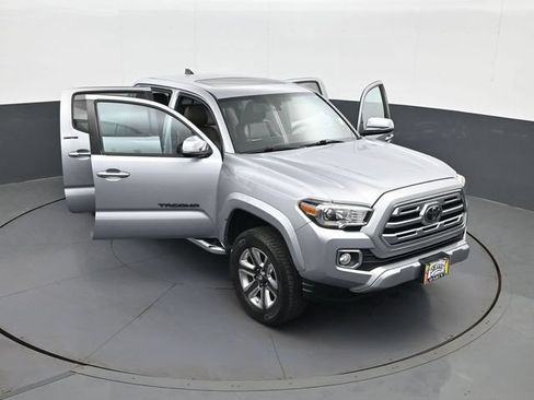 Used 2019 Toyota Tacoma Limited AWD/4WD image 29