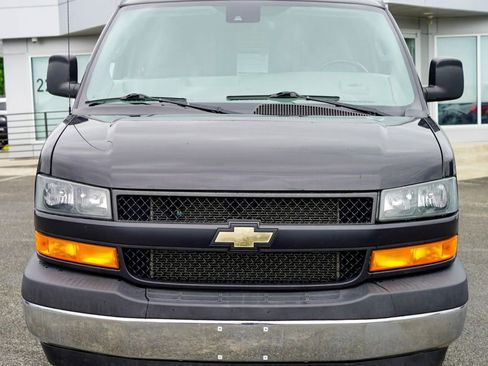 Used 2019 Chevrolet Express 2500 w/ Driver Convenience Package RWD image 9