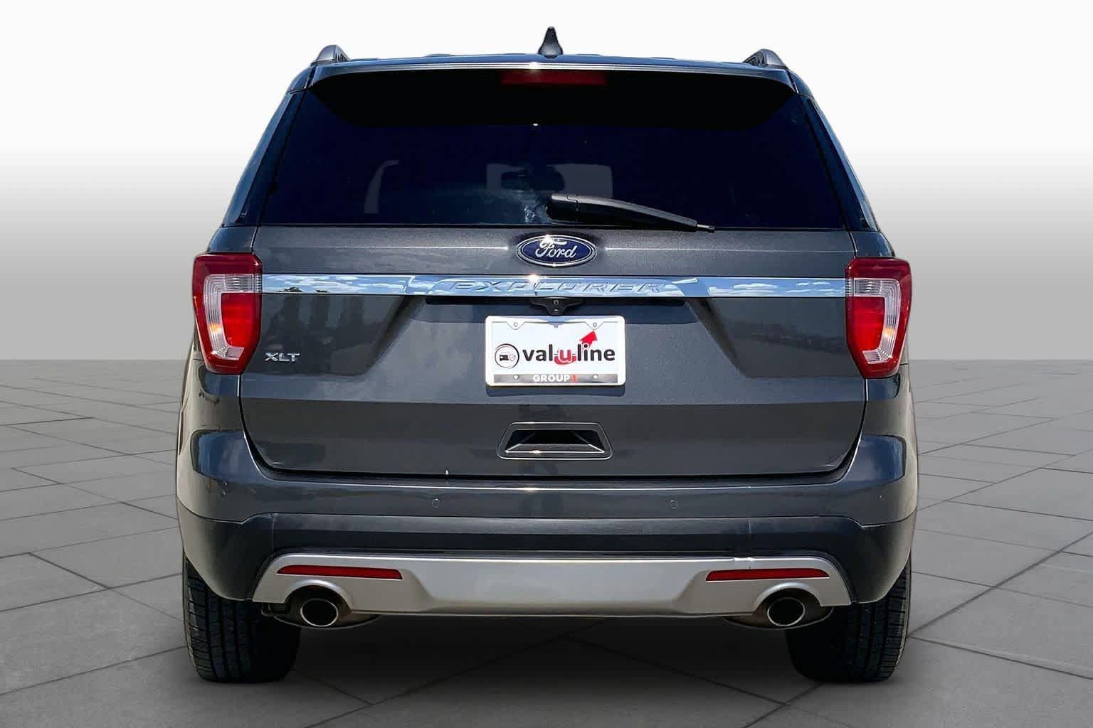 Used 2016 Ford Explorer XLT w/ Equipment Group 202A FWD image 5