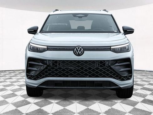 New 2025 Volkswagen Tiguan SE R-Line image 12