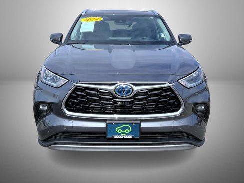 Used 2024 Toyota Highlander Platinum AWD/4WD image 2
