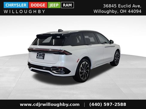 Used 2024 Lincoln Nautilus Reserve w/ Equipment Group 202A AWD/4WD image 9