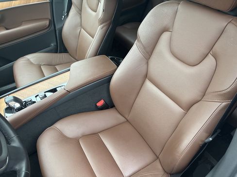 Used 2024 Volvo XC90 B6 Plus w/ Protection Package image 23