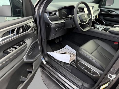 New 2026 Jeep Grand Wagoneer 4WD image 18